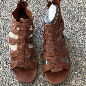 Regarde le ciel sandals.  Size 37.